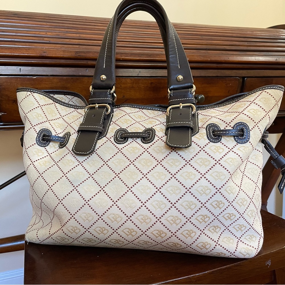 Dooney and Bourke satchel medium size great condition - Picture 2 of 9